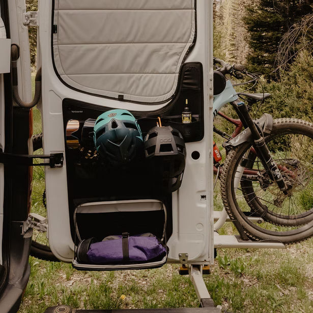 VanEssential Mercedes Sprinter NCV3 2007-2018 Untere Hecktür-Stauraumverkleidungen (Paar)