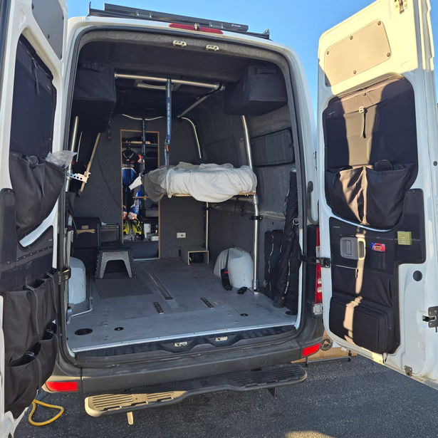 VanEssential Mercedes Sprinter NCV3 (2007 - 2018) Mittlere hintere Türablagefächer (Paar)