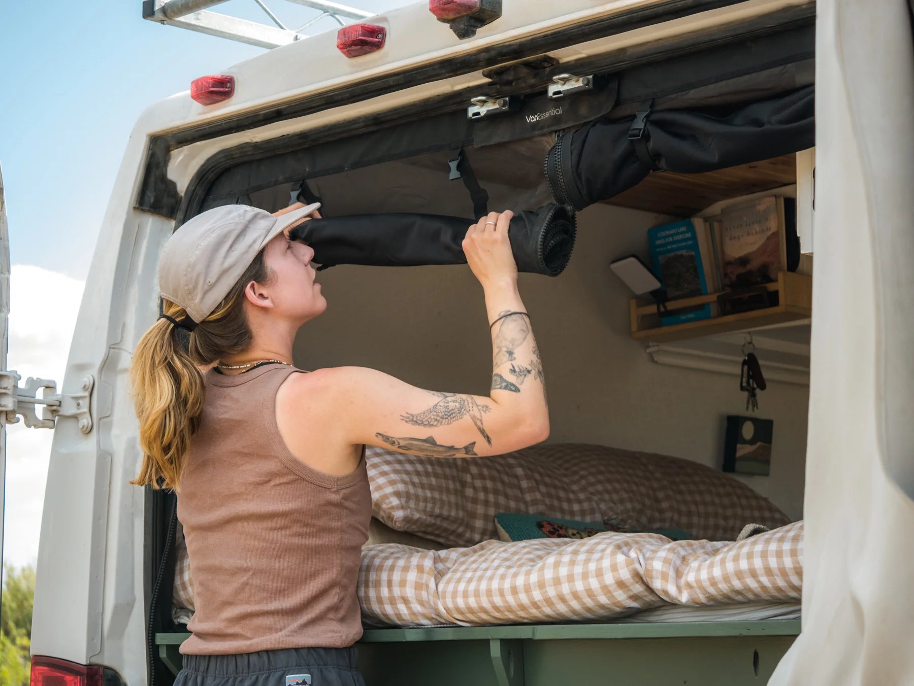 RamProMasterRearDoorBugScreen_VanEssential-Meshrollup