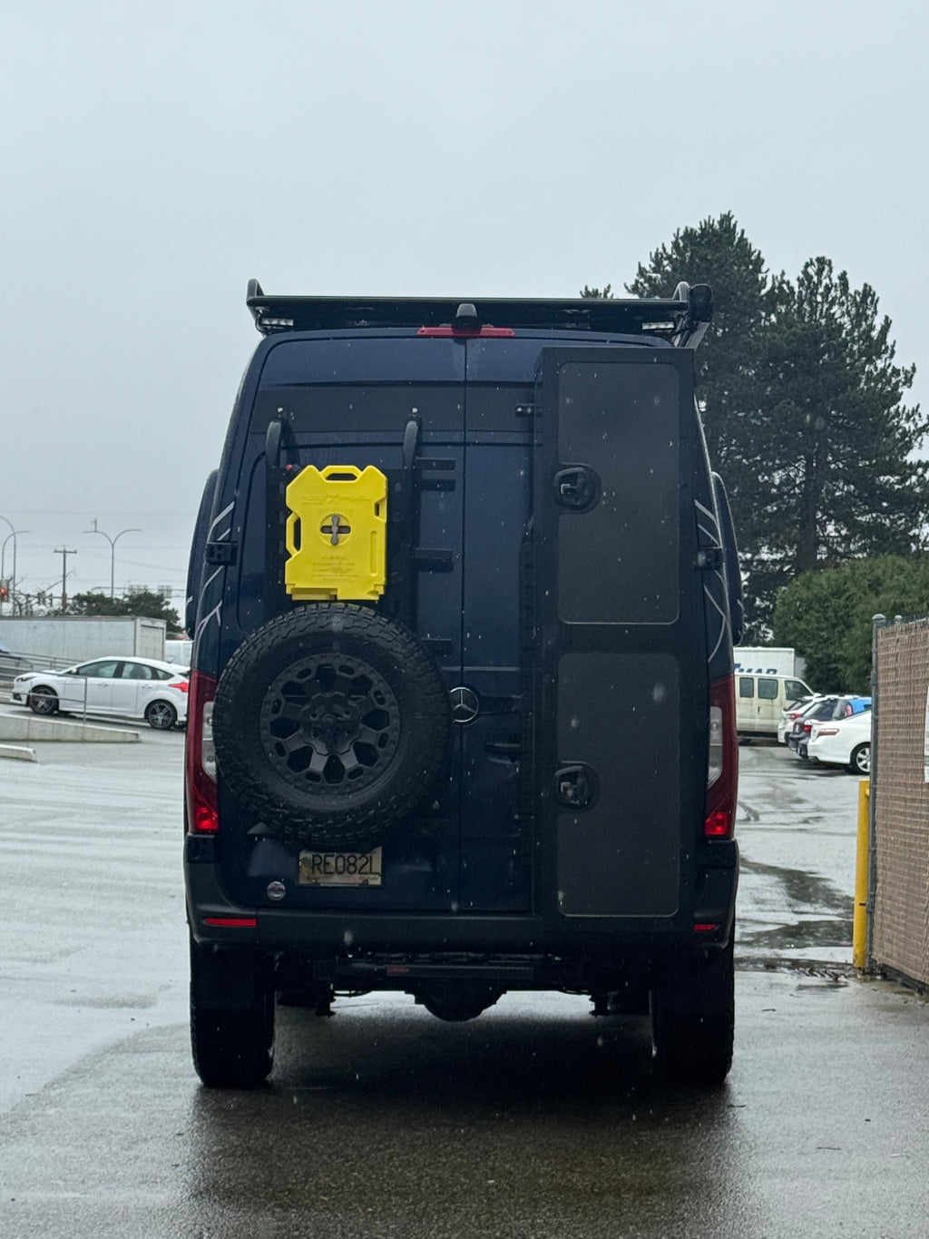 Trenta carbon fiber storage box side view