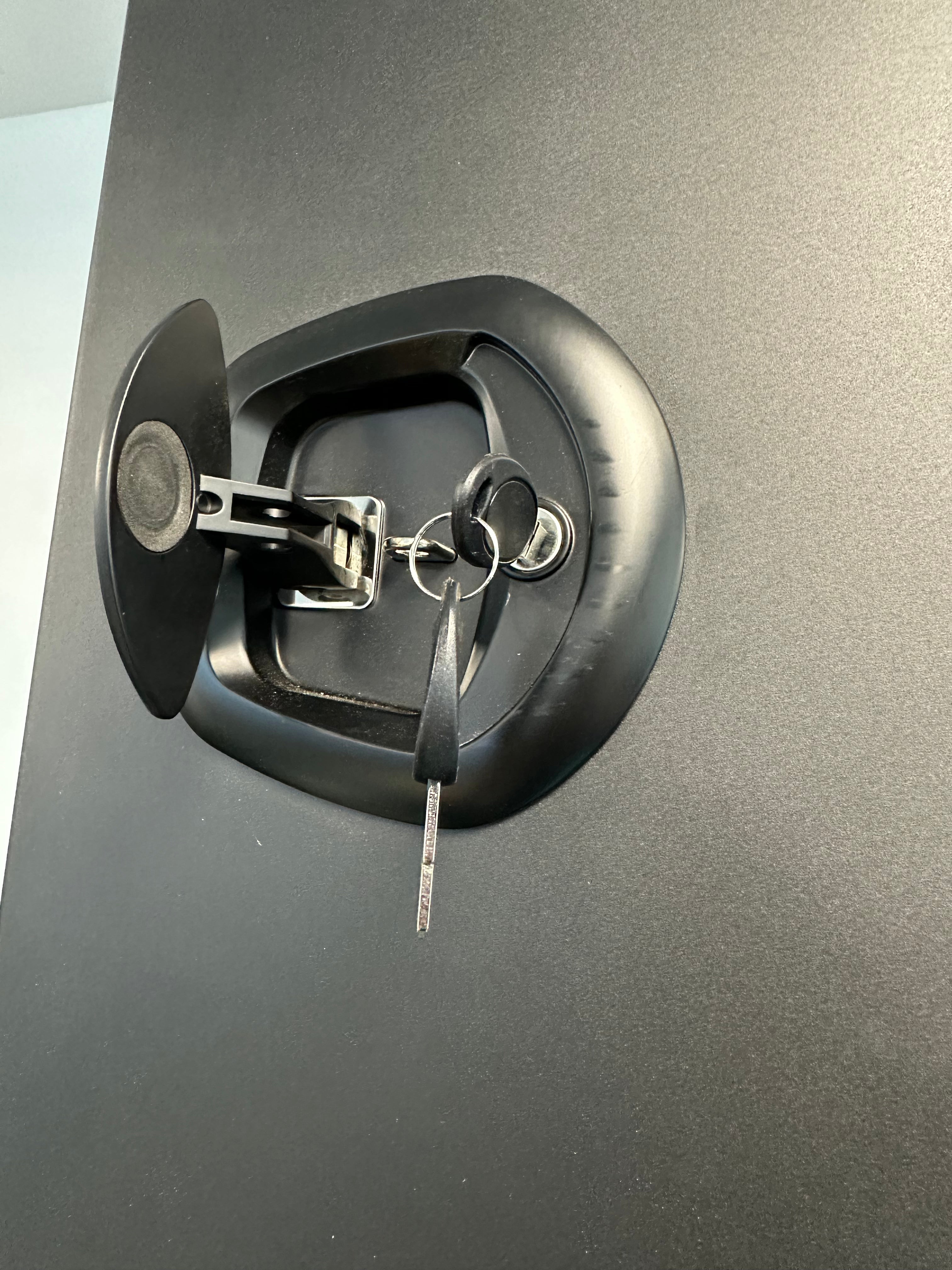 Venti rear door storage box locking system