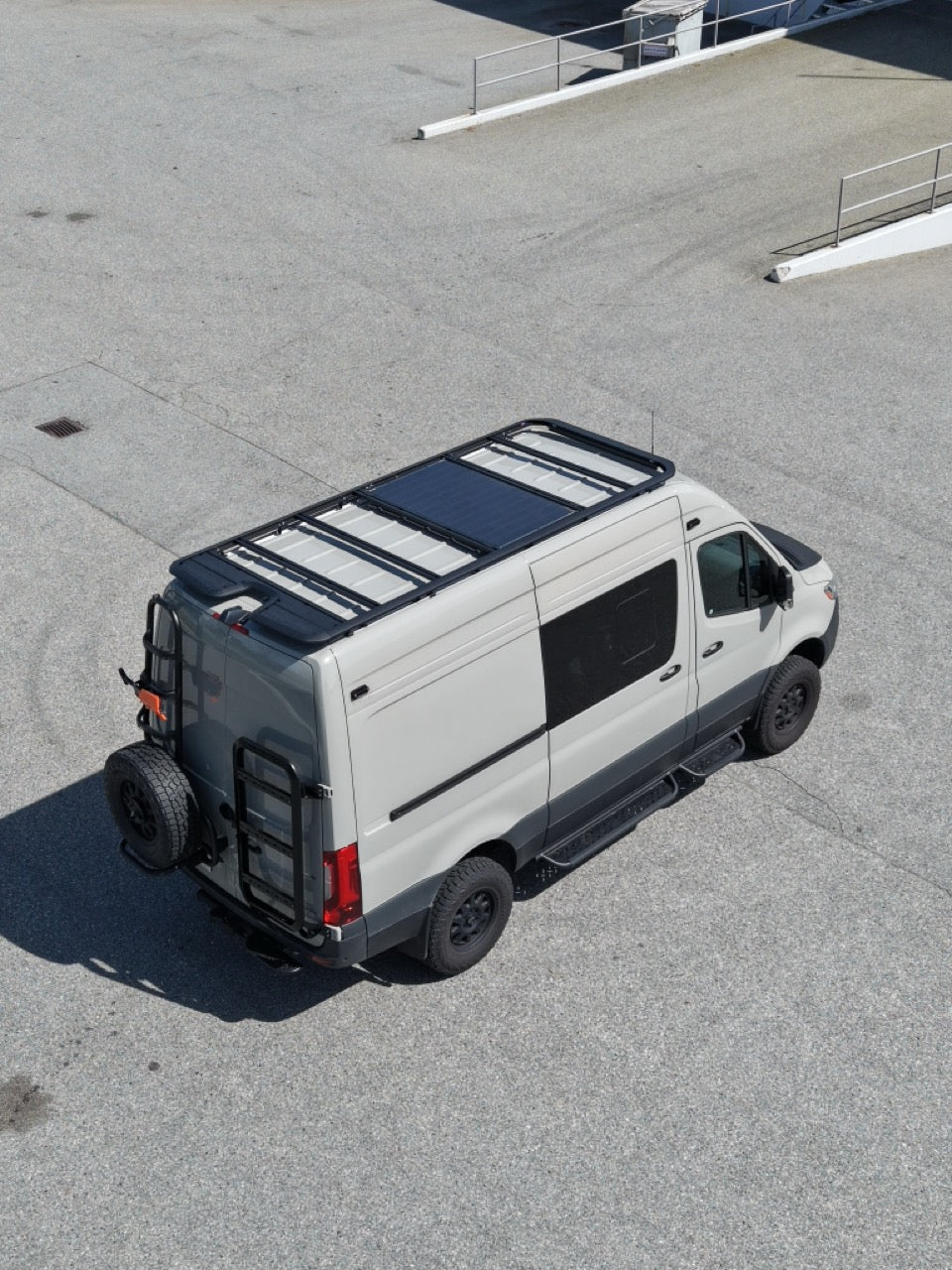 Roamlabx EDGE Dachträger – Flacher Dachträger für Sprinter 